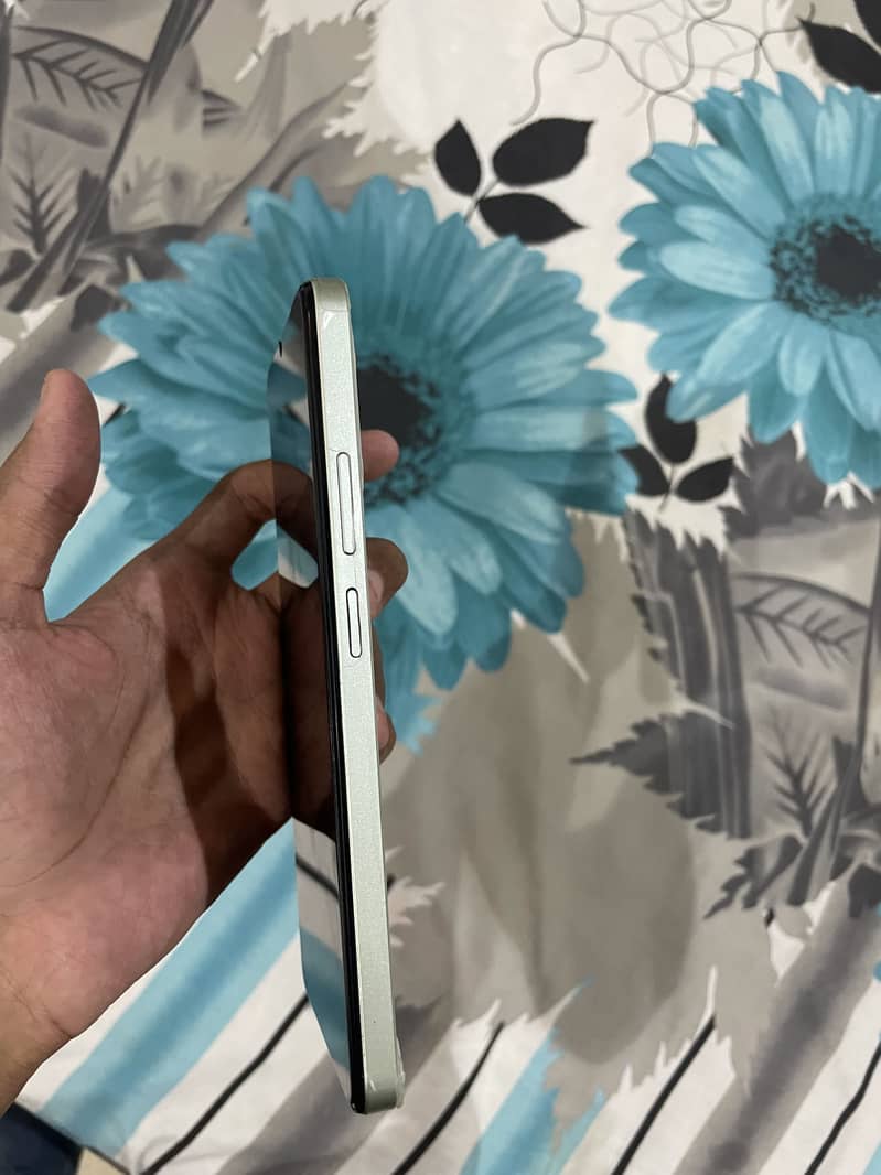 Realme C63 1