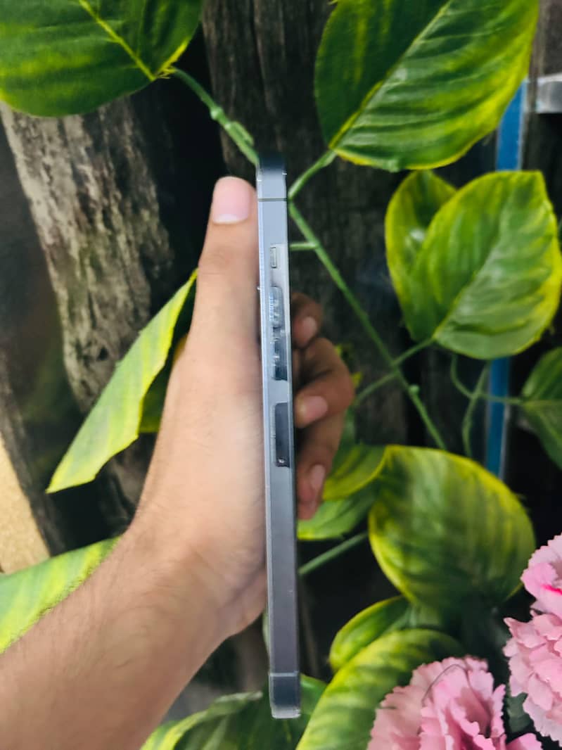 Apple iPhone 13 Pro Max 4