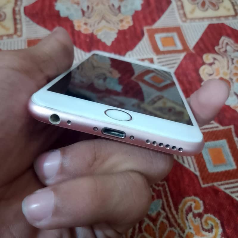 iPhone 6s (New Condition) 1