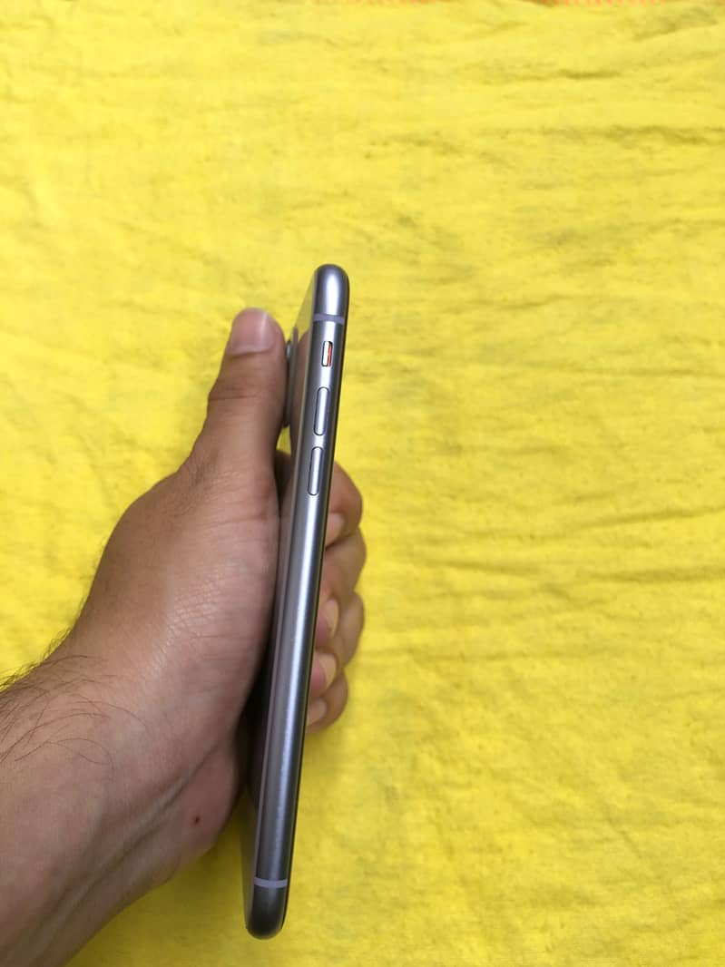 Apple iPhone 11 4