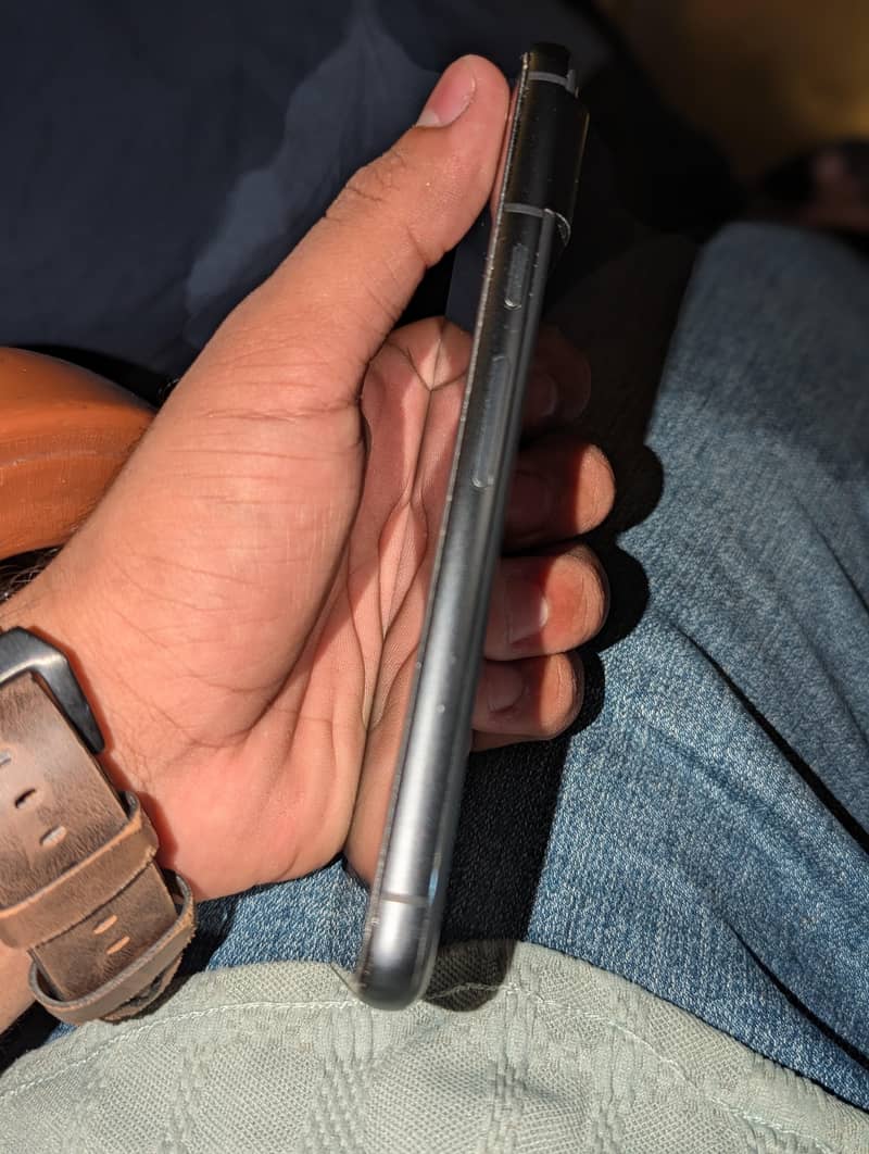 Google Pixel 8 4