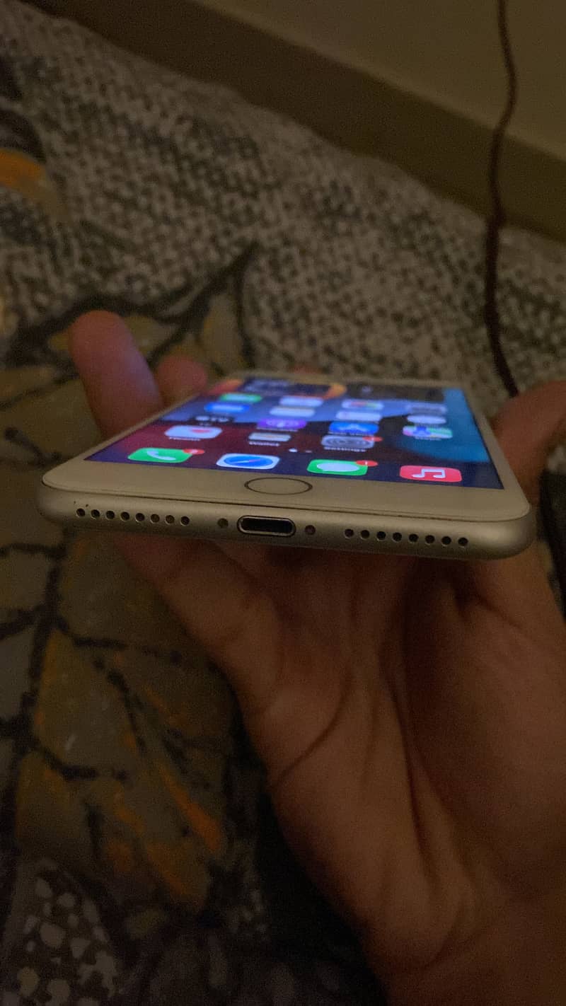 Apple iPhone 7 Plus 1