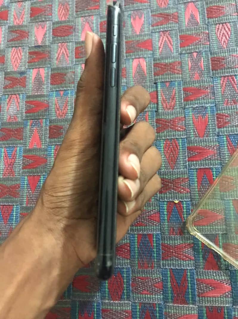 Apple iPhone XR 4