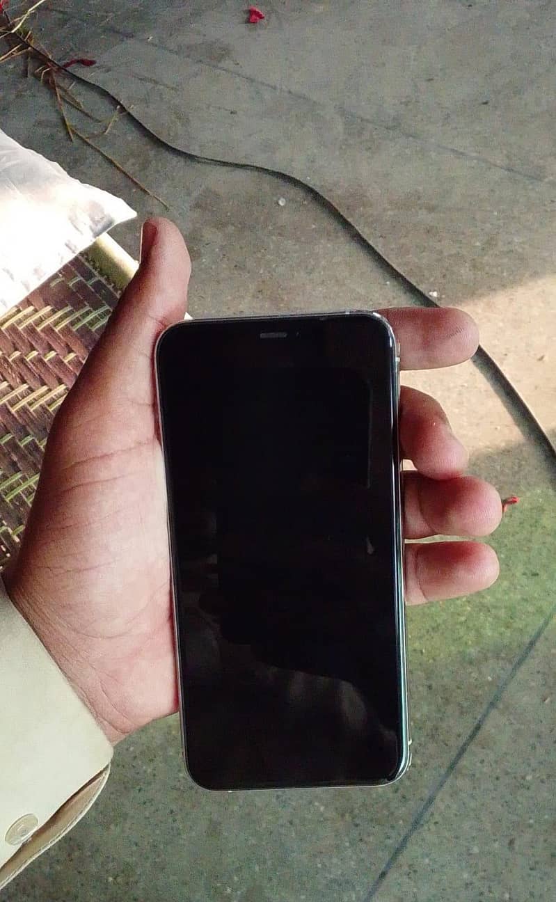 Apple iPhone 11 Pro 7