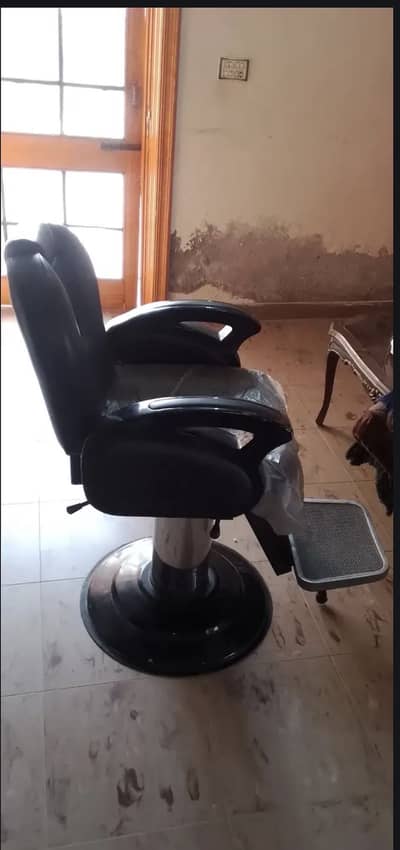 Salon chair