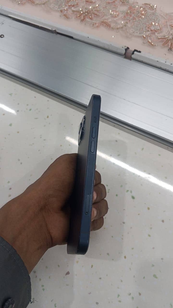 Apple iPhone 13 1