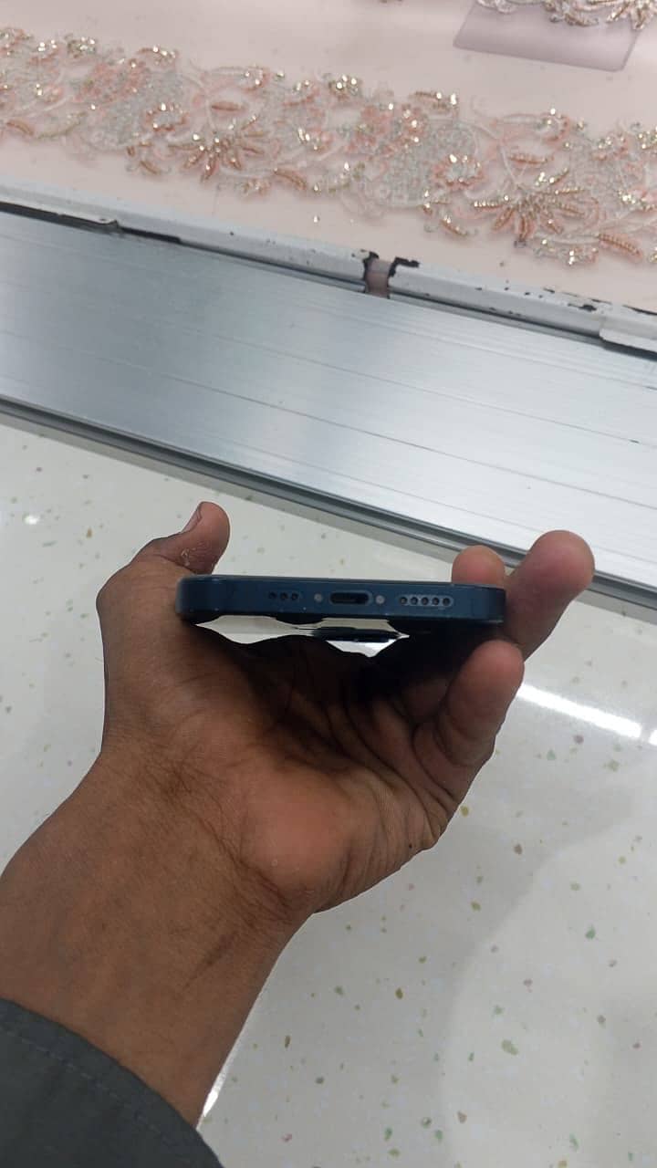Apple iPhone 13 3