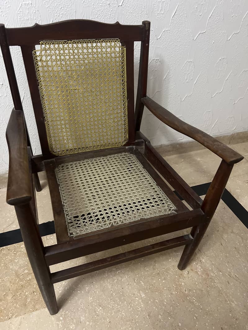 3 chairs 0