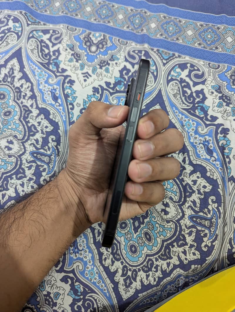Apple iPhone 15 7