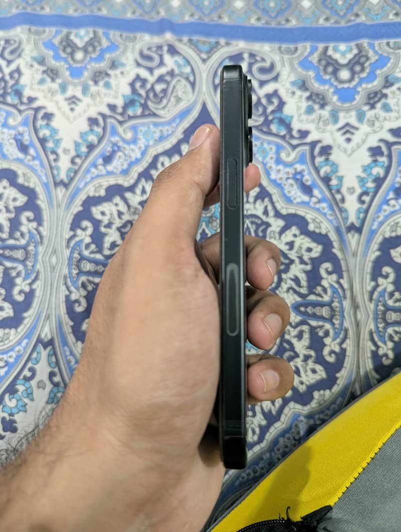 Apple iPhone 15 8