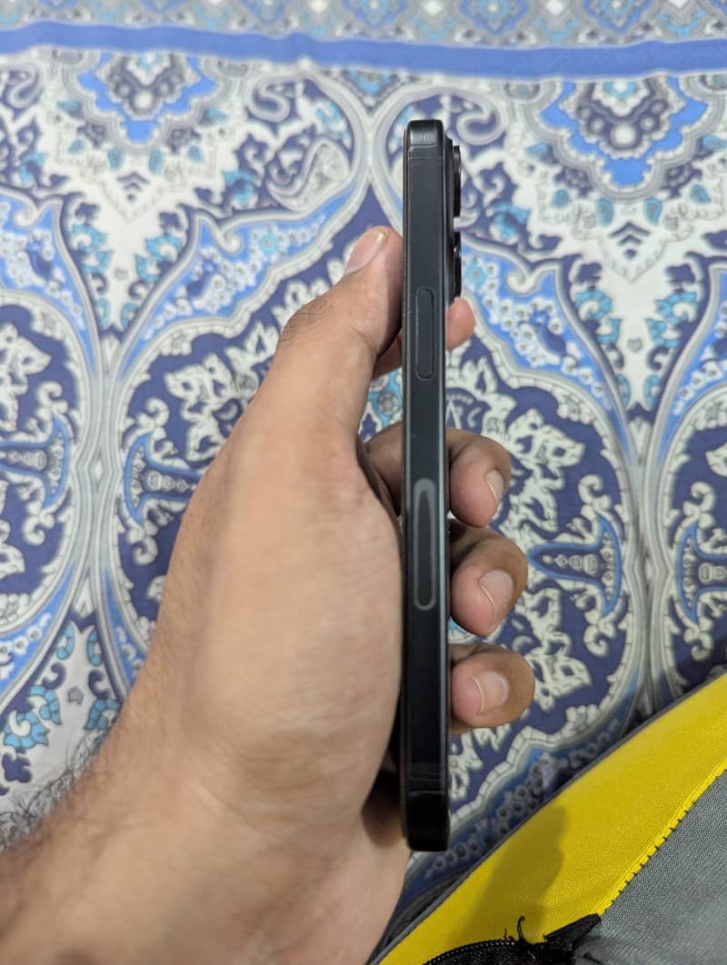 Apple iPhone 15 9