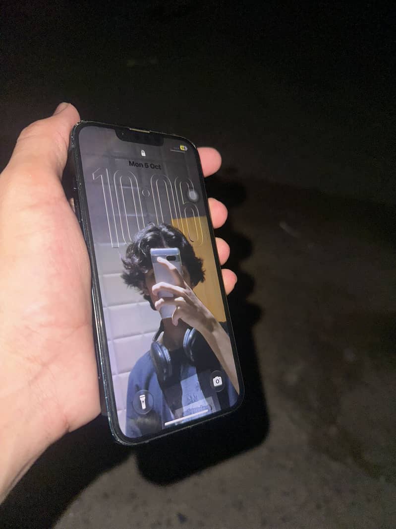 Apple iPhone 13 2