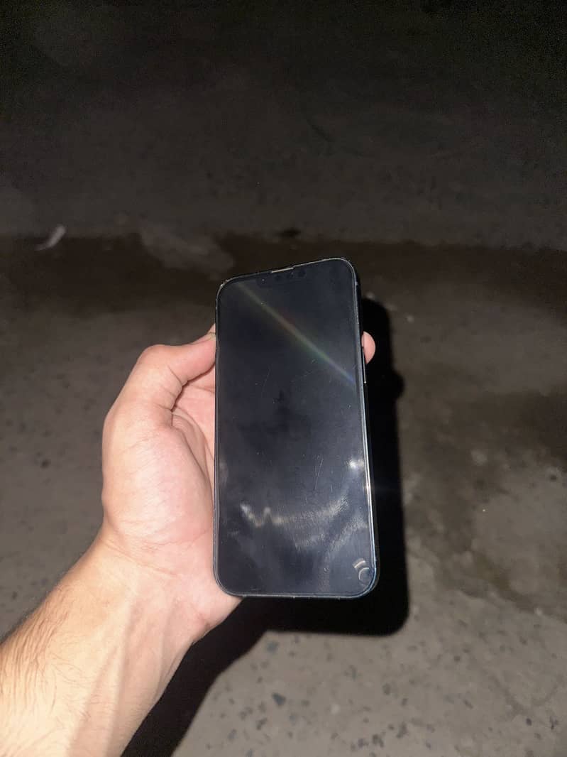 Apple iPhone 13 4