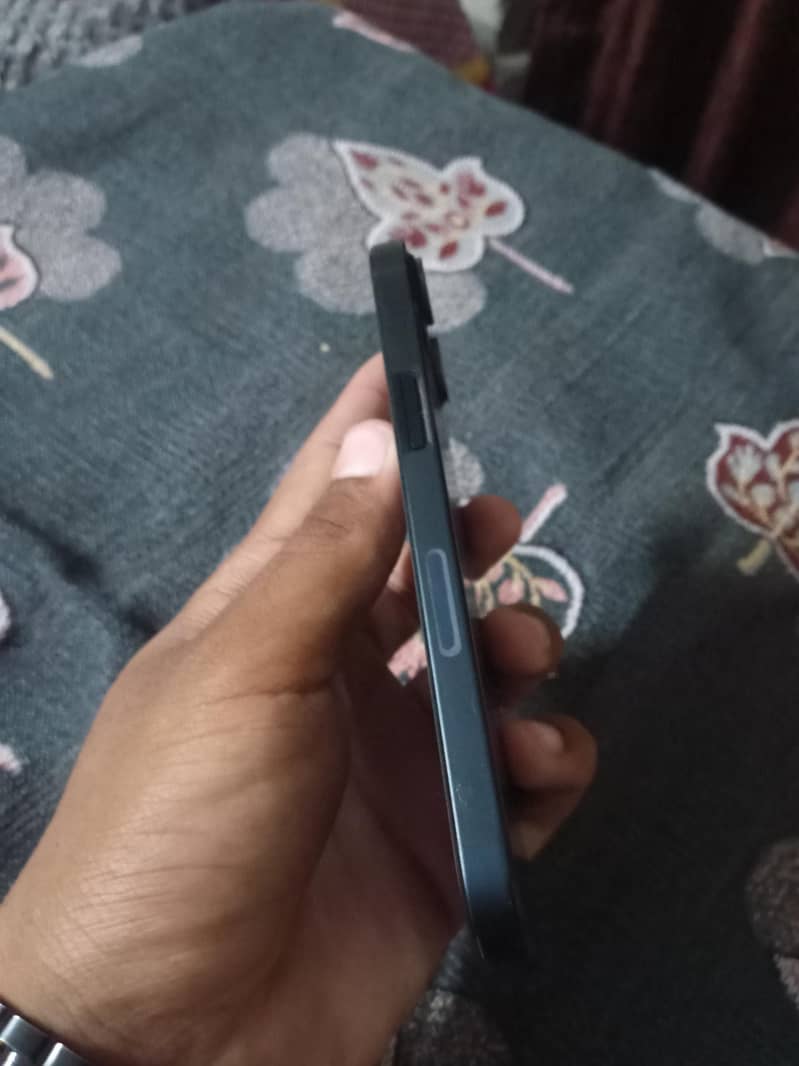 Apple iPhone 13 5