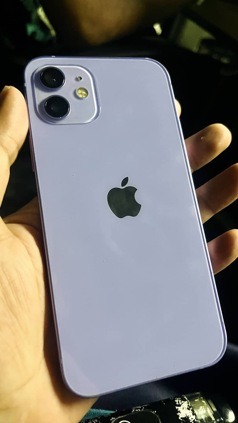 Apple iPhone 12 4