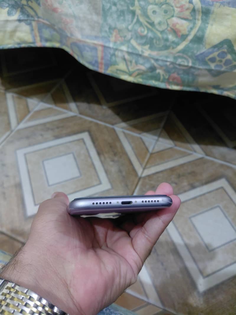 Apple iPhone 11 3