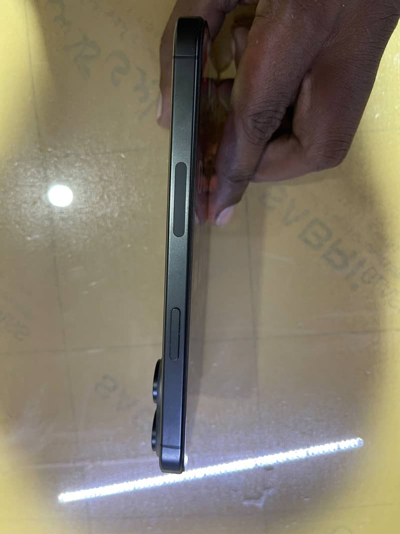 Apple iPhone 15 Pro Max 2