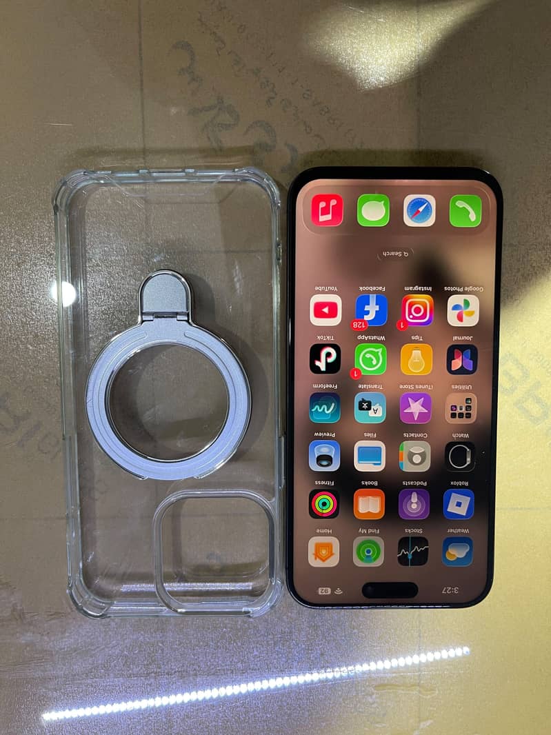Apple iPhone 15 Pro Max 4