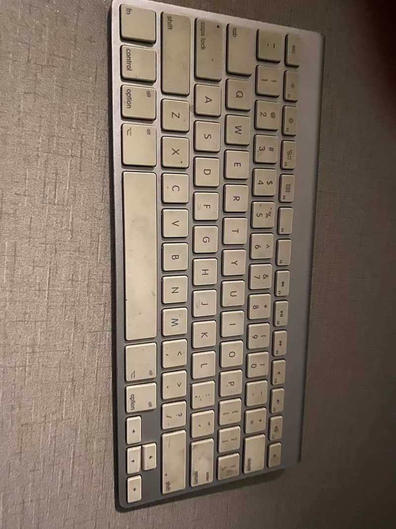 Apple Keyboard 0