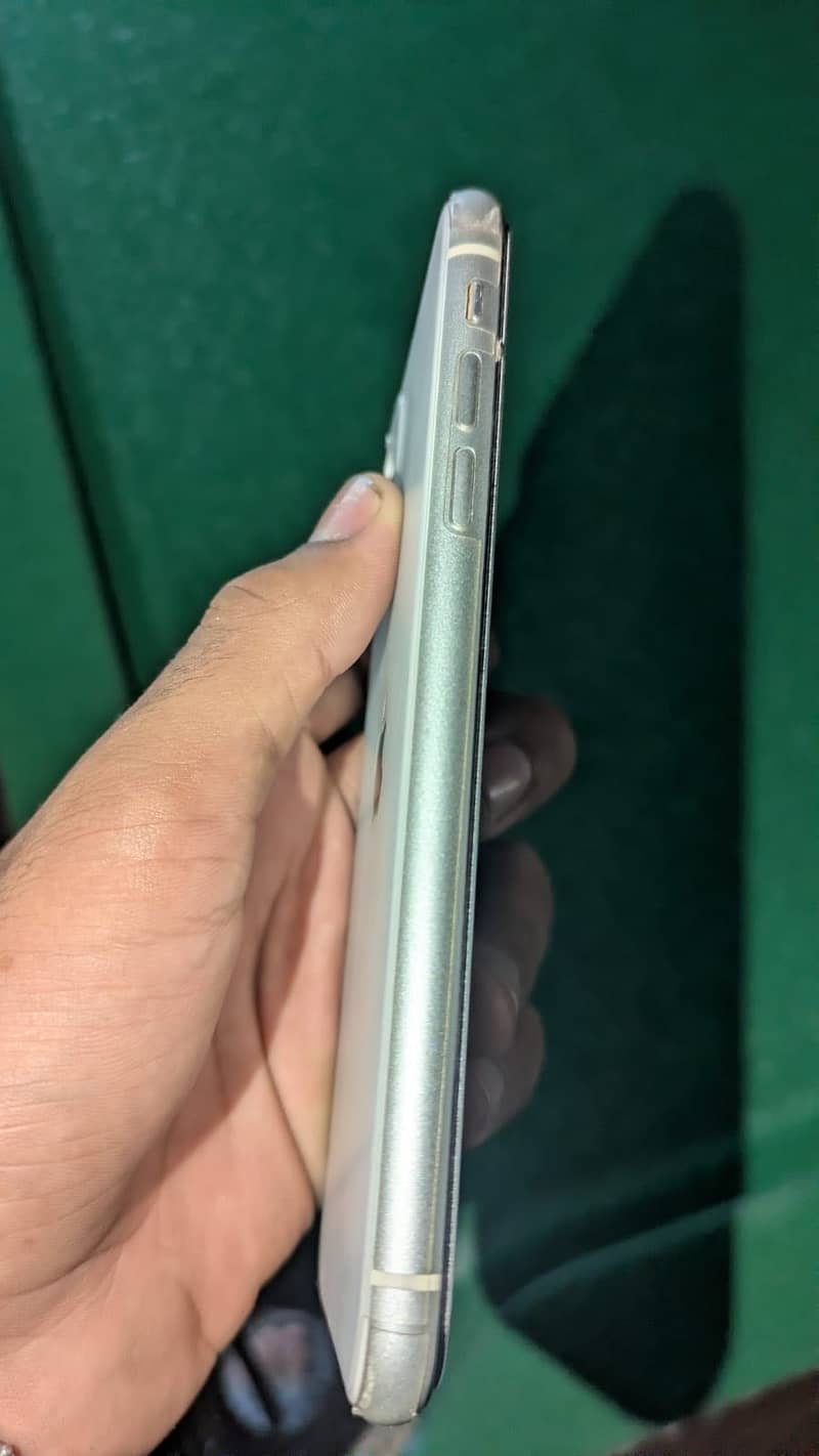 Apple iPhone 11 2