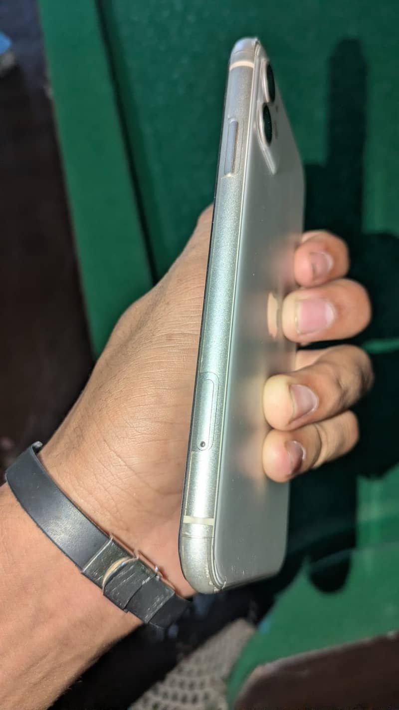 Apple iPhone 11 5