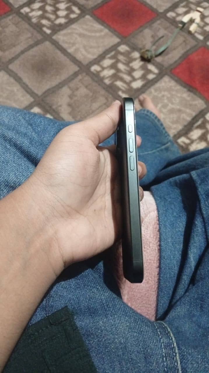 Apple iPhone 15 Pro 1