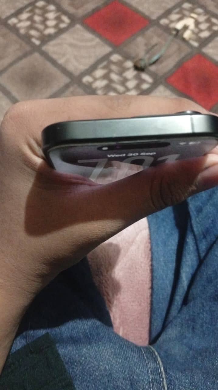 Apple iPhone 15 Pro 2