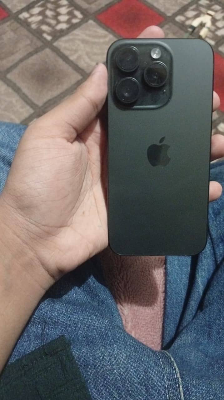 Apple iPhone 15 Pro 4