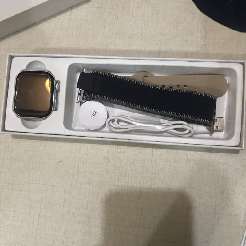 HK11 PRO-B Multi-functional SmartWatch 1