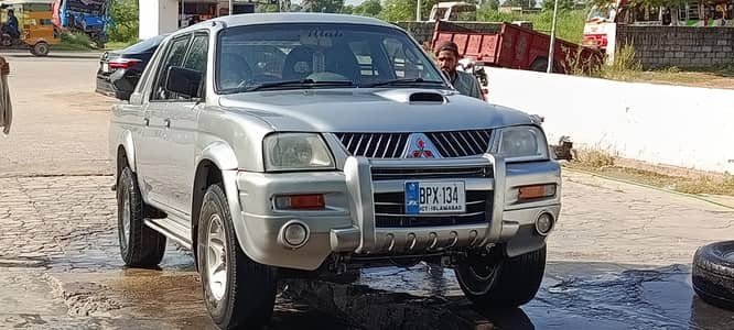 Mitsubishi L200 2004