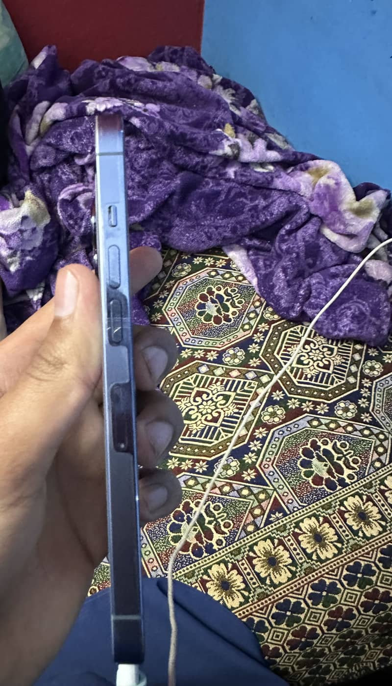 Apple iPhone 13 Pro 4