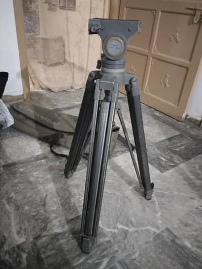 libce tripod TH 2000