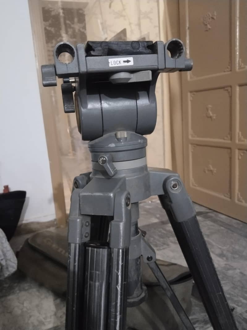 libce tripod TH 2000 1