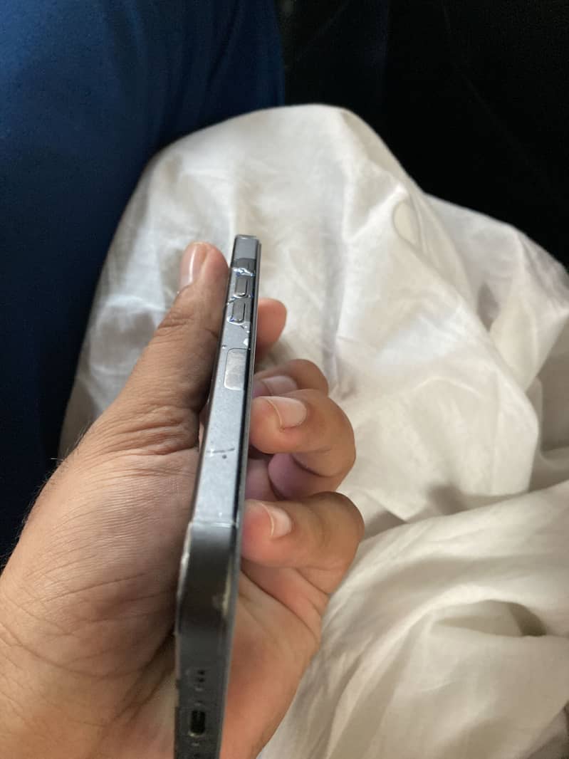 Apple iPhone 16 Pro 4