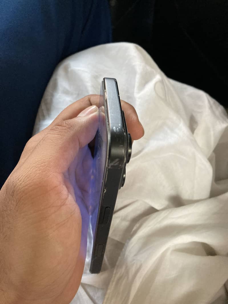 Apple iPhone 16 Pro 6