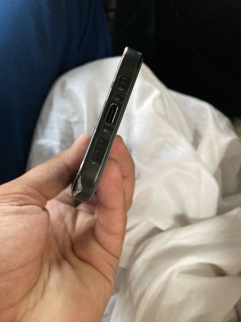 Apple iPhone 16 Pro 8