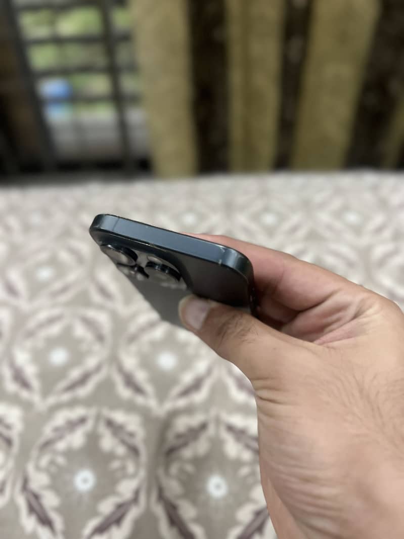 Apple iPhone 15 Pro 0