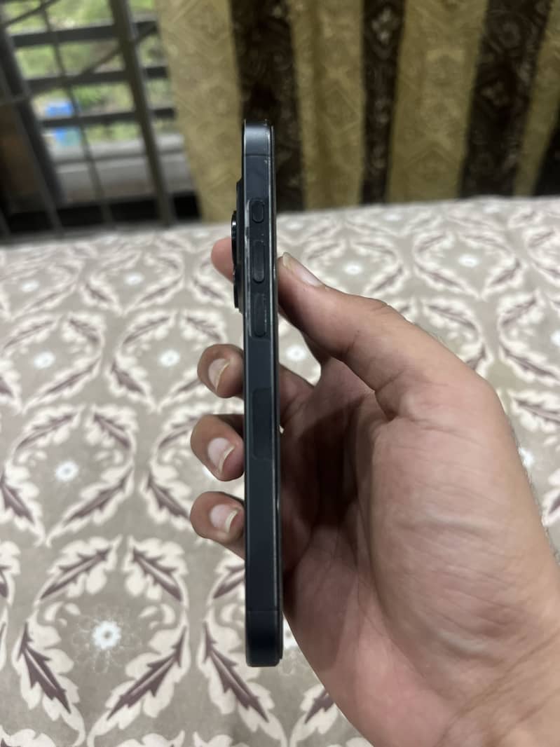 Apple iPhone 15 Pro 3