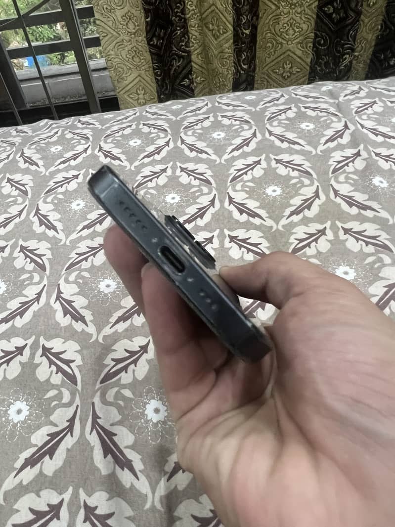 Apple iPhone 15 Pro 4