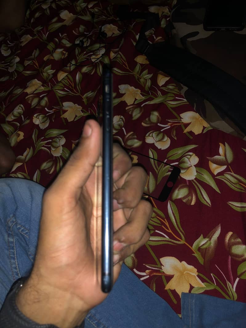 Apple iPhone 7 Plus 1