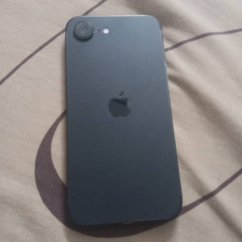 Iphone 16e 4
