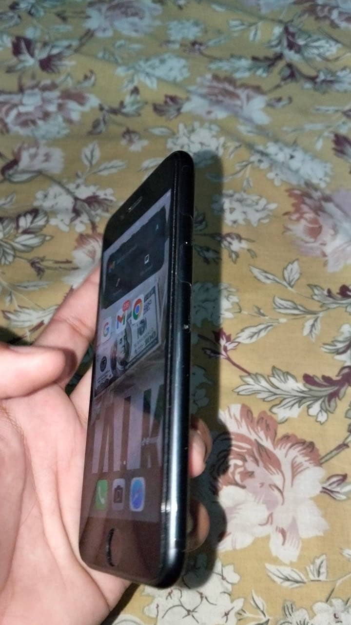 Apple iPhone 7 1