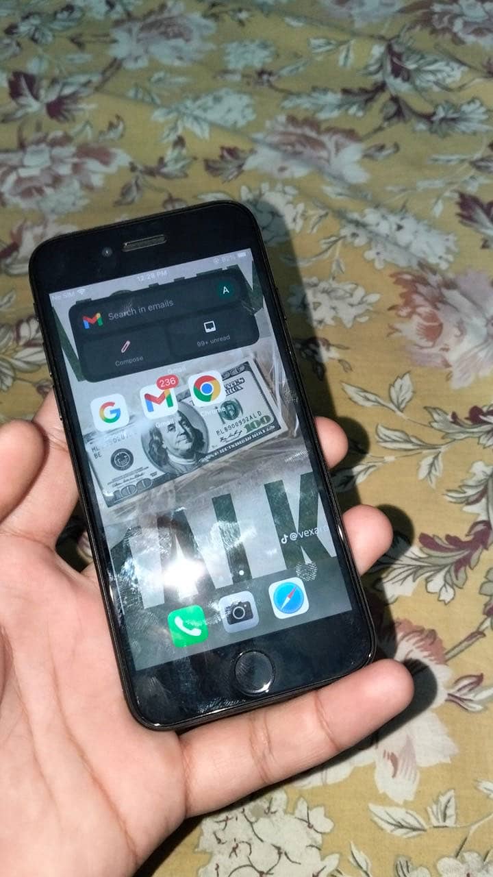 Apple iPhone 7 2