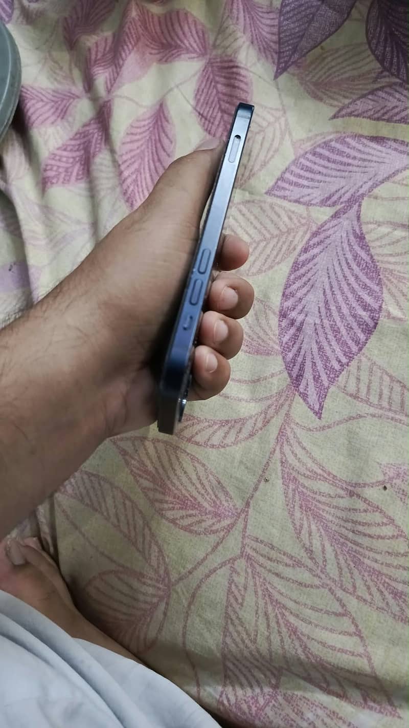 Apple iPhone 12 7