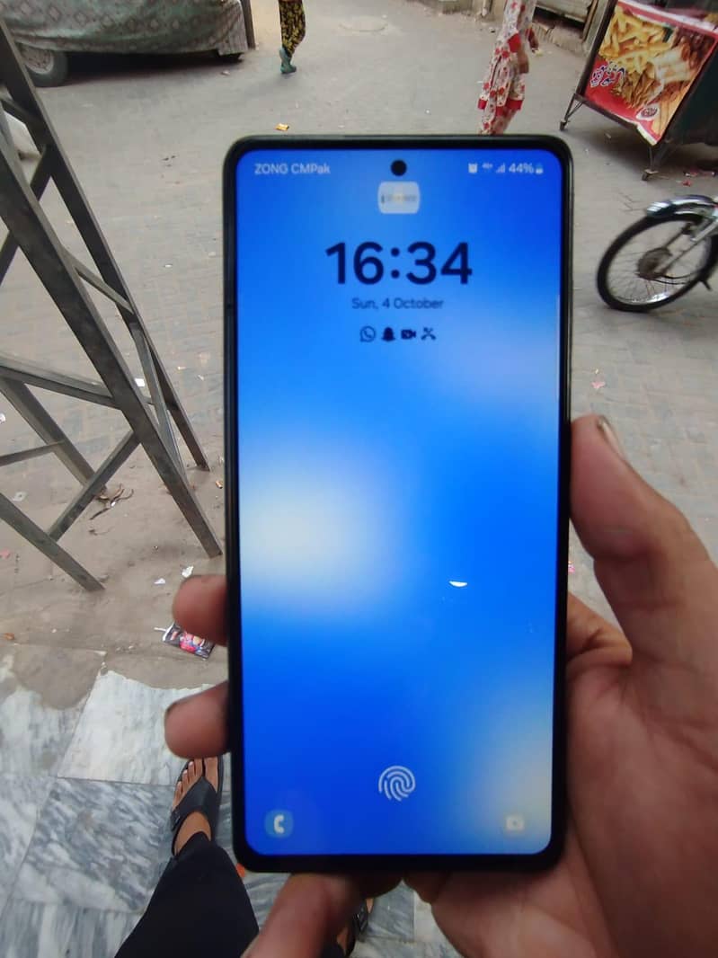 Samsung Mobile A72 1