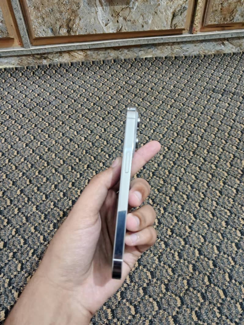 Apple iPhone 14 Pro 1