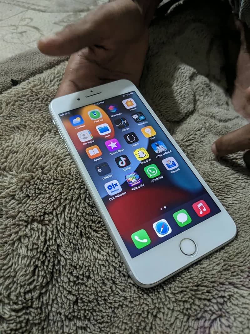 Apple iPhone 7 Plus 0