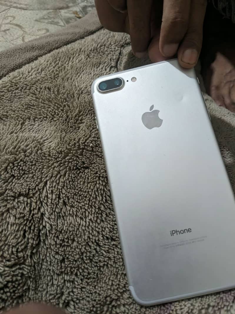 Apple iPhone 7 Plus 1