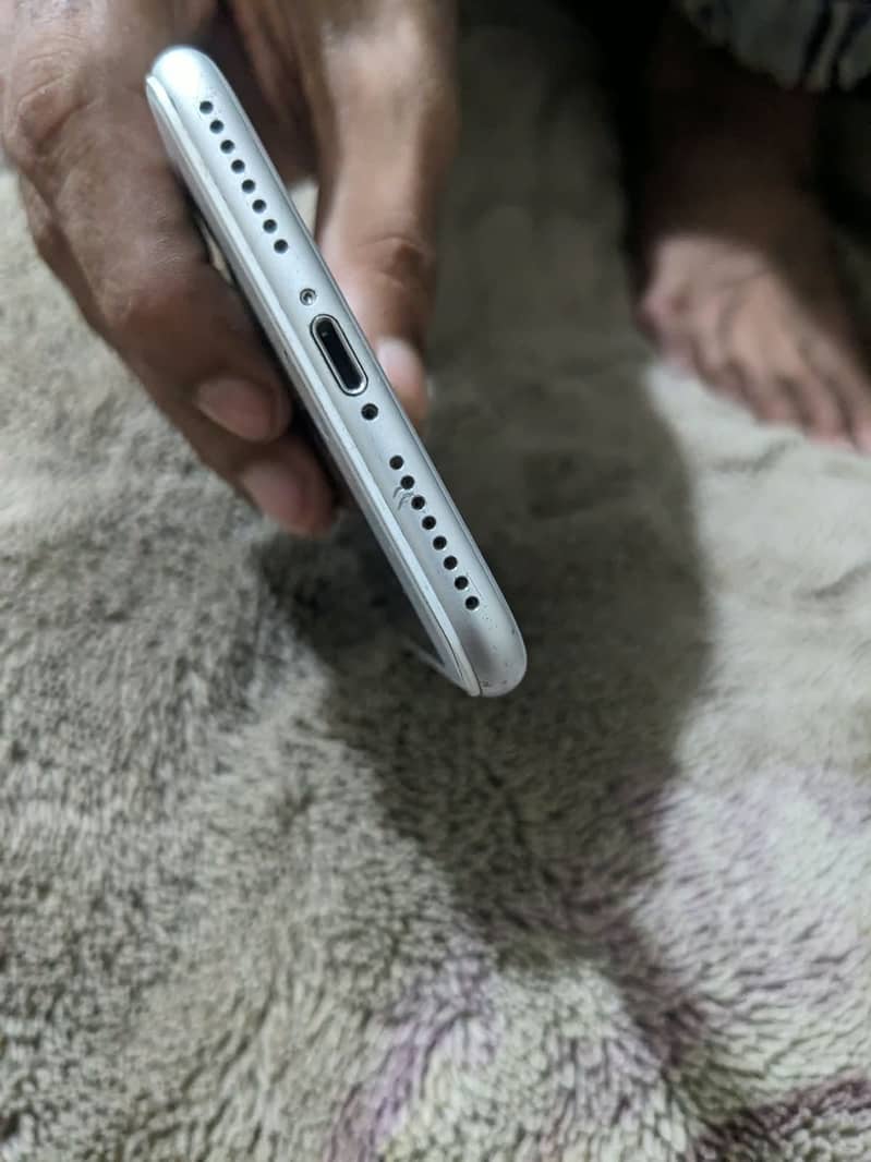 Apple iPhone 7 Plus 2