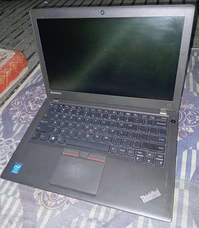 Lenovo ThinkPad X250 | Cor i5 5th Gen | 4GB RAM | 250GB HDD | perfect